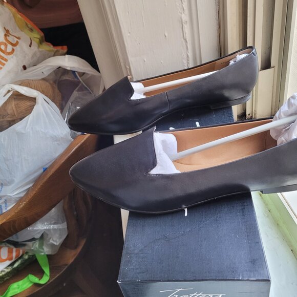 Trotters 'Harlowe' Leather Loafer (Flat) in Black 10.5 W NIB - Picture 4 of 9